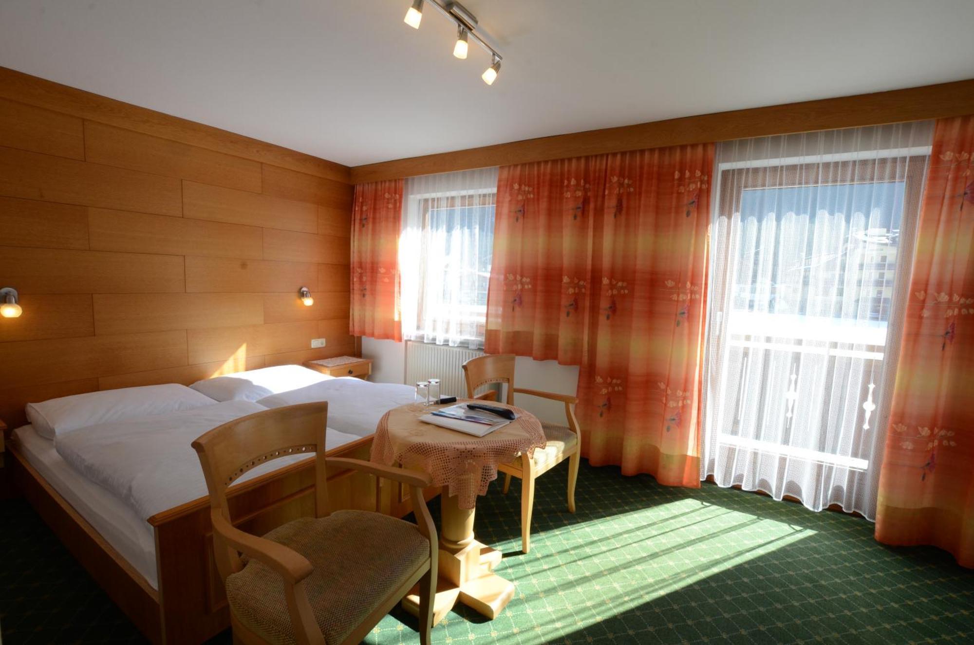 Hotel Haus Monika Und Haus Claudia Mayrhofen Exteriér fotografie